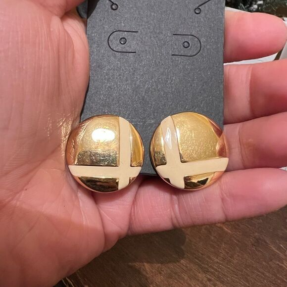 Napier 1980s Cream Enamel and Gold Tone Button Clip On Earrings - Picture 3 of 3